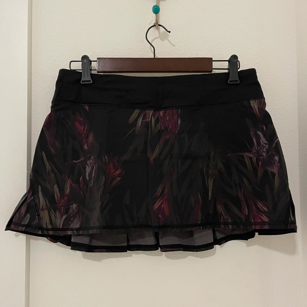 Lululemon running skirt - size 8 - NEW w/o tags